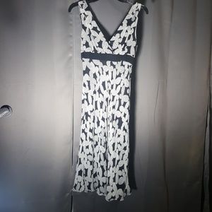 DRESS BARN BLACK AND WHITE V NECK DRESS SZ 6